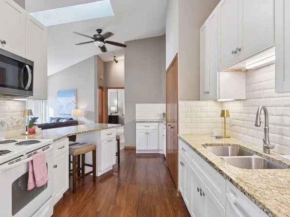 5524 Bimini Dr, Minnetonka, MN 55343