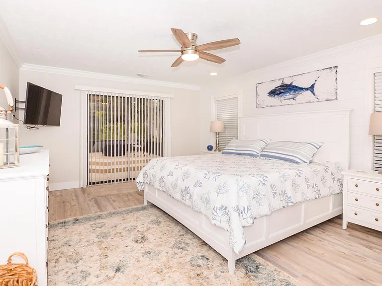 2411 NE Pinecrest Lakes Blvd — Photo 15