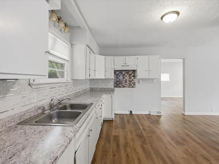 2448 N Irwin St — Photo 5