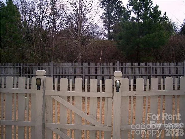 8115 Kincaid Ct — Photo 27
