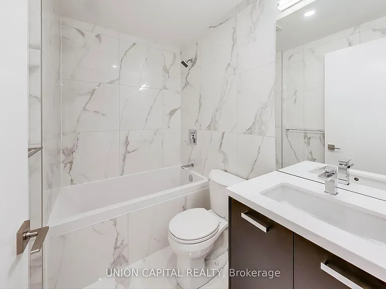 195 McCaul St #502 — Photo 24