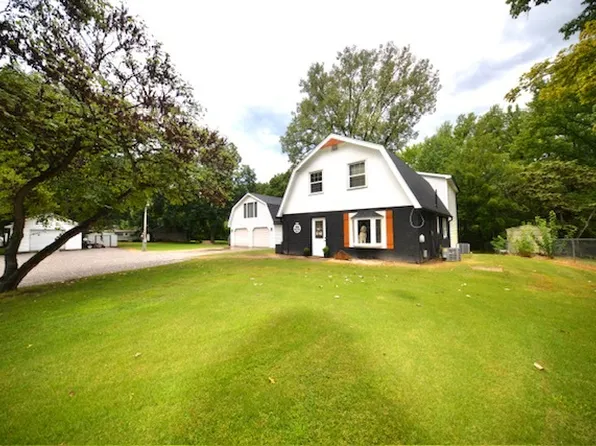 406 W Park St, Benton, IL 62812