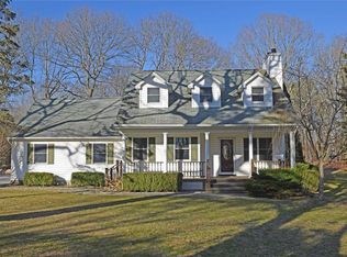 18 Leslie Ct, Speonk, NY 11972