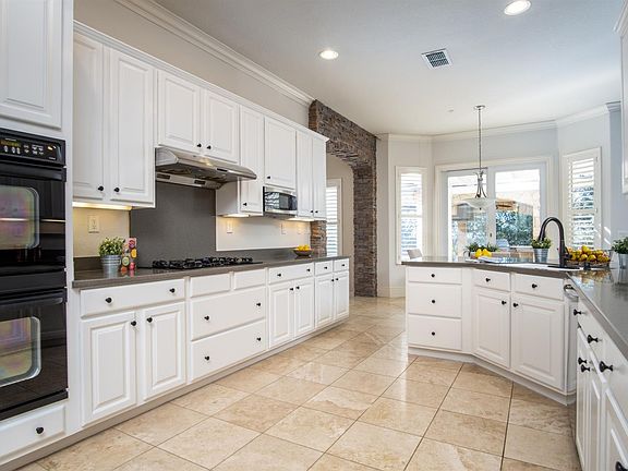 4th image of 4481 Longview Dr
