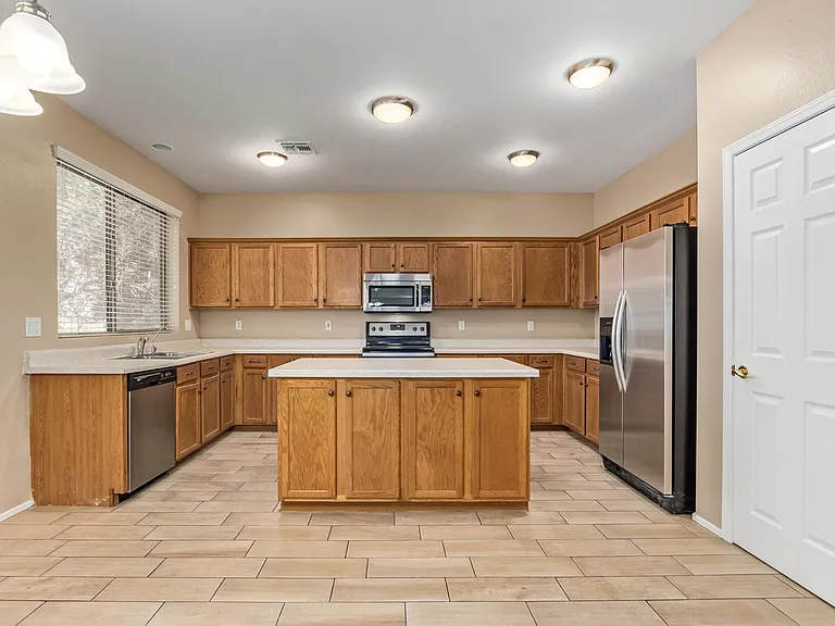 504 N Swallow Ln — Photo 11
