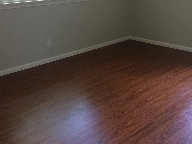 1135 Patricia Dr — Photo 4