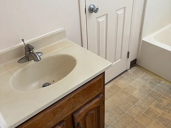 5th image of 39 Easton Rd APT F