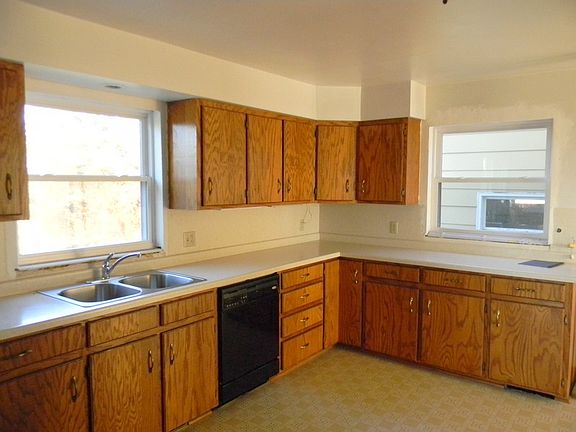 2nd image of W1858 Willow Ave