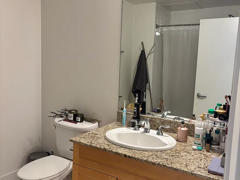 260 King St #1117 — Photo 6