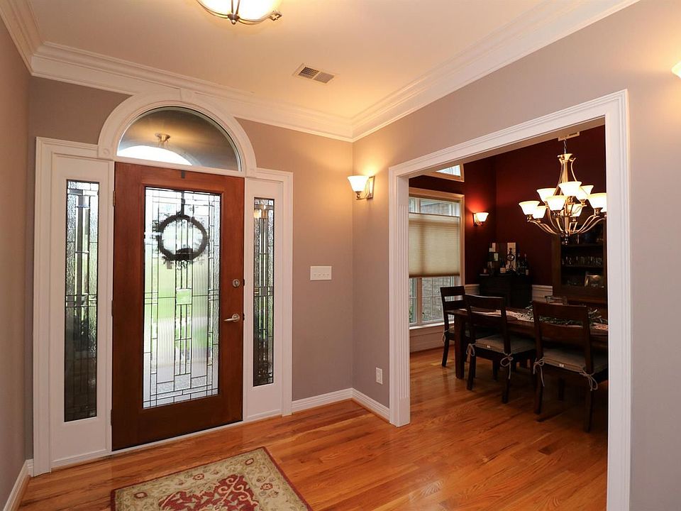 1st image of 723 Oakmont Trl