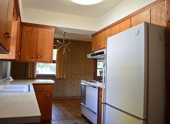 4th image of 1208 Eldridge Ave