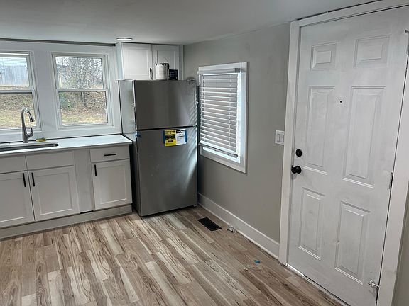 4th image of 2104 Golf Club Ln