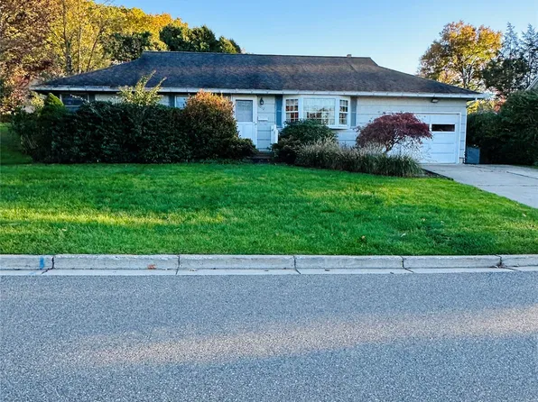 1012 Imperial Woods Dr, Vestal, NY 13850