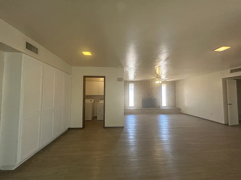 2141 E Manhatton Dr — Photo 14