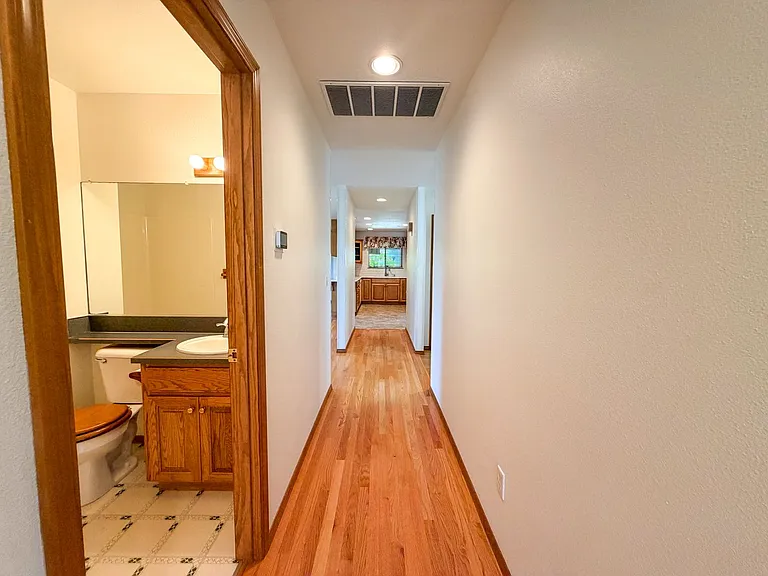 364 SE Davis Ct — Photo 19