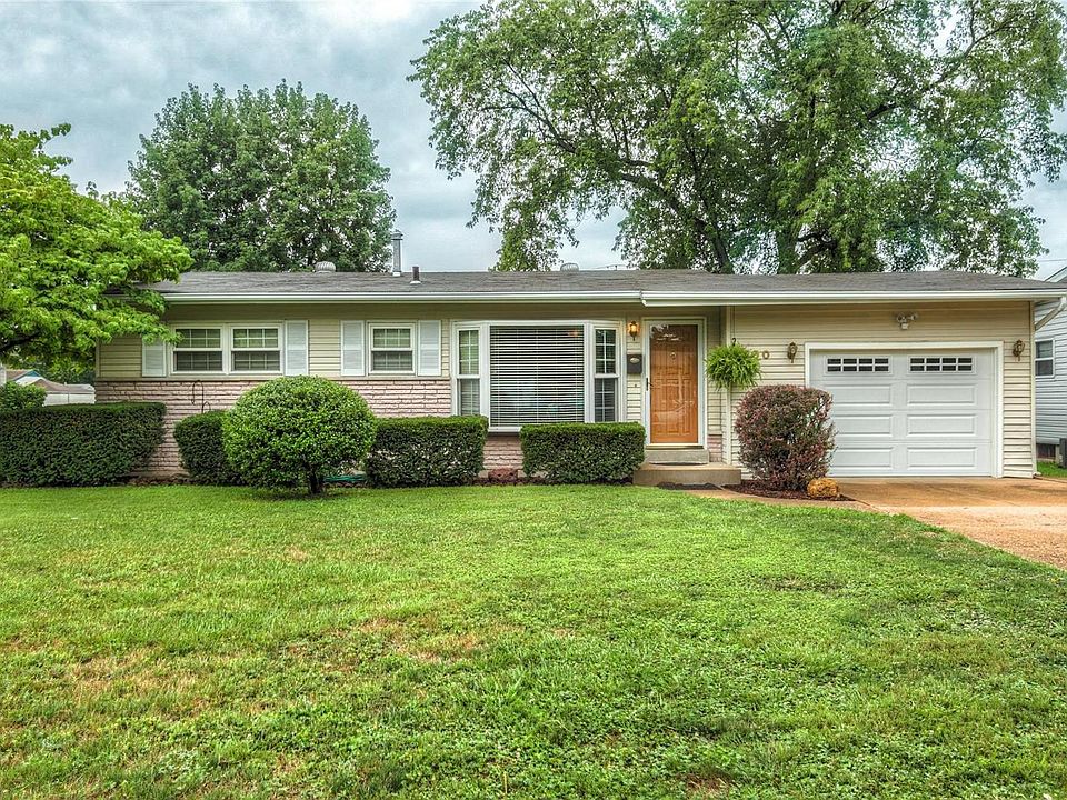 1st image of 800 Carmelita Ln