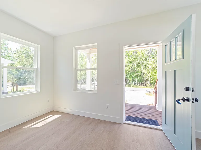 962 Alexander St — Photo 6