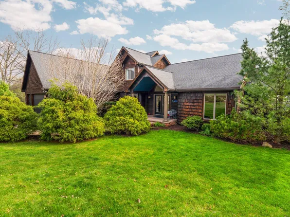 4138 W Loch Alpine Dr, Ann Arbor, MI 48103