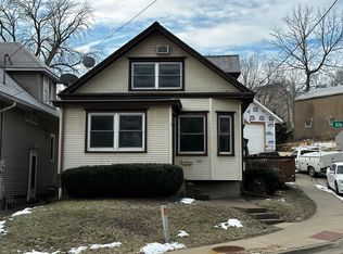 689 Alta Vista St, Dubuque, IA 52001