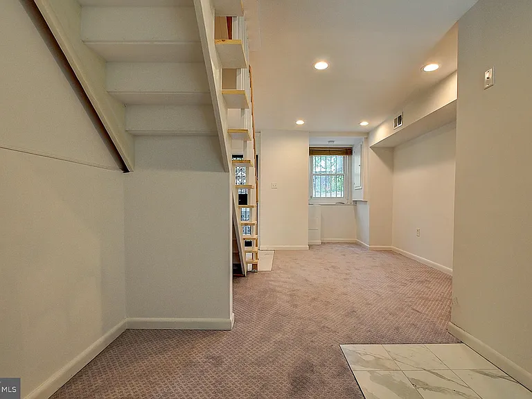 1209 I St SE — Photo 7