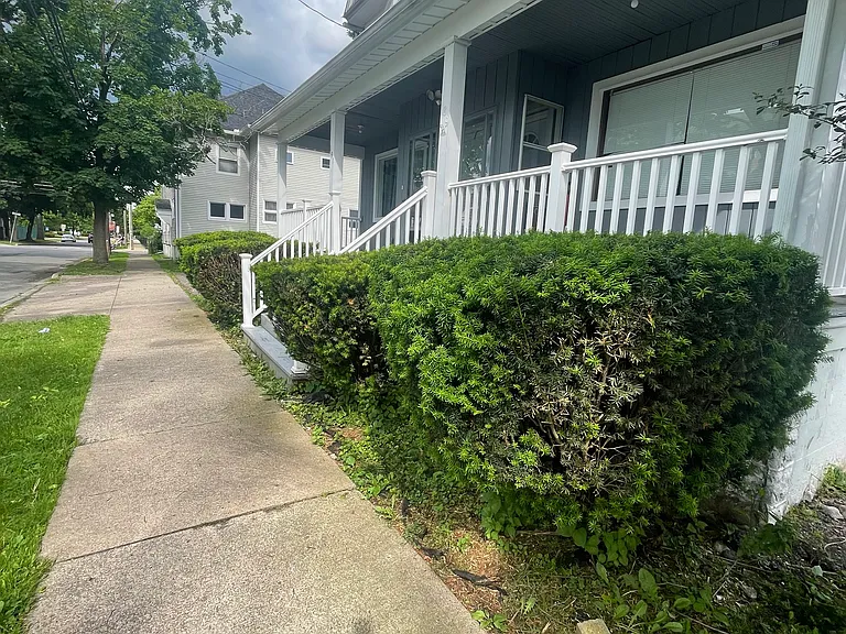 191 S Maple Ave — Photo 2