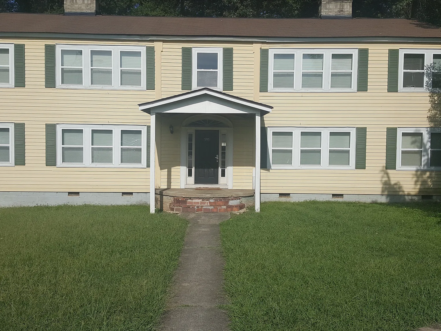 Colonial — Photo 1