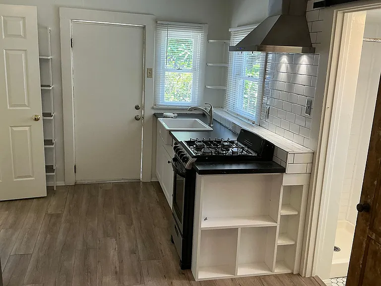 204 S Grand St — Photo 23