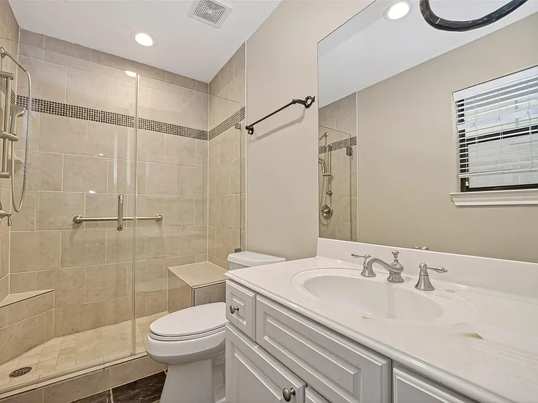1804 Tuam St — Photo 10