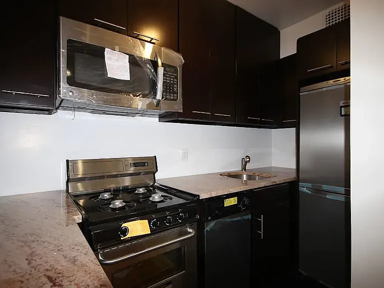 245 W 76th St #B — Photo 2
