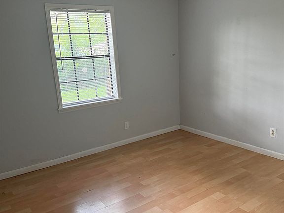 3rd image of 3910 Fair Oak Ln SW