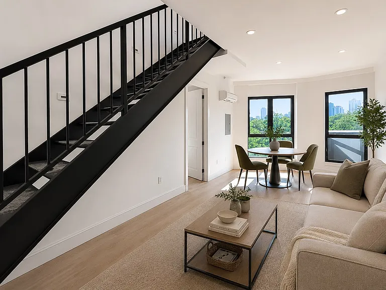 494 Manhattan Ave #4D — Photo 2