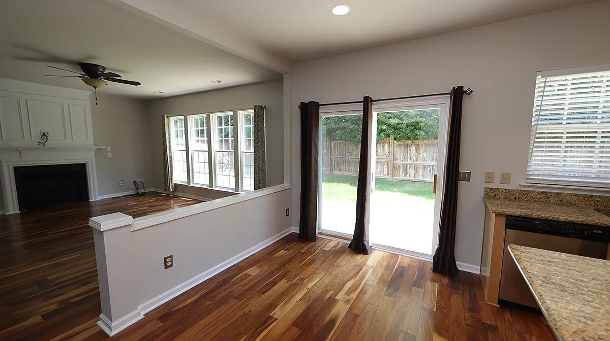 4 bed, 2.5 bath, 2014 sqft, $2,695 — Photo 4