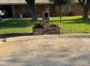 2102 Wildcat Dr, Carrizo Springs, TX 78834