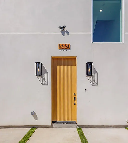 1334 Mohawk St — Photo 3