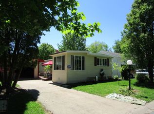94 Oak Ave, Sandwich, IL 60548