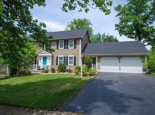 740 Haw Thicket Ln, Saint Louis, MO 63131