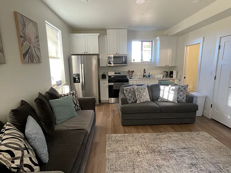 2233 Jefferson Ave #4 — Photo 8