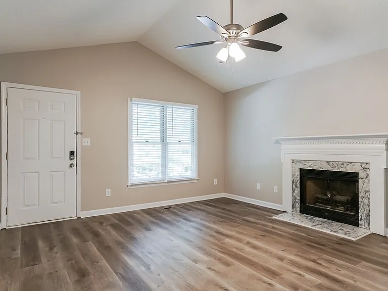 353 Amherst Creek Dr — Photo 4