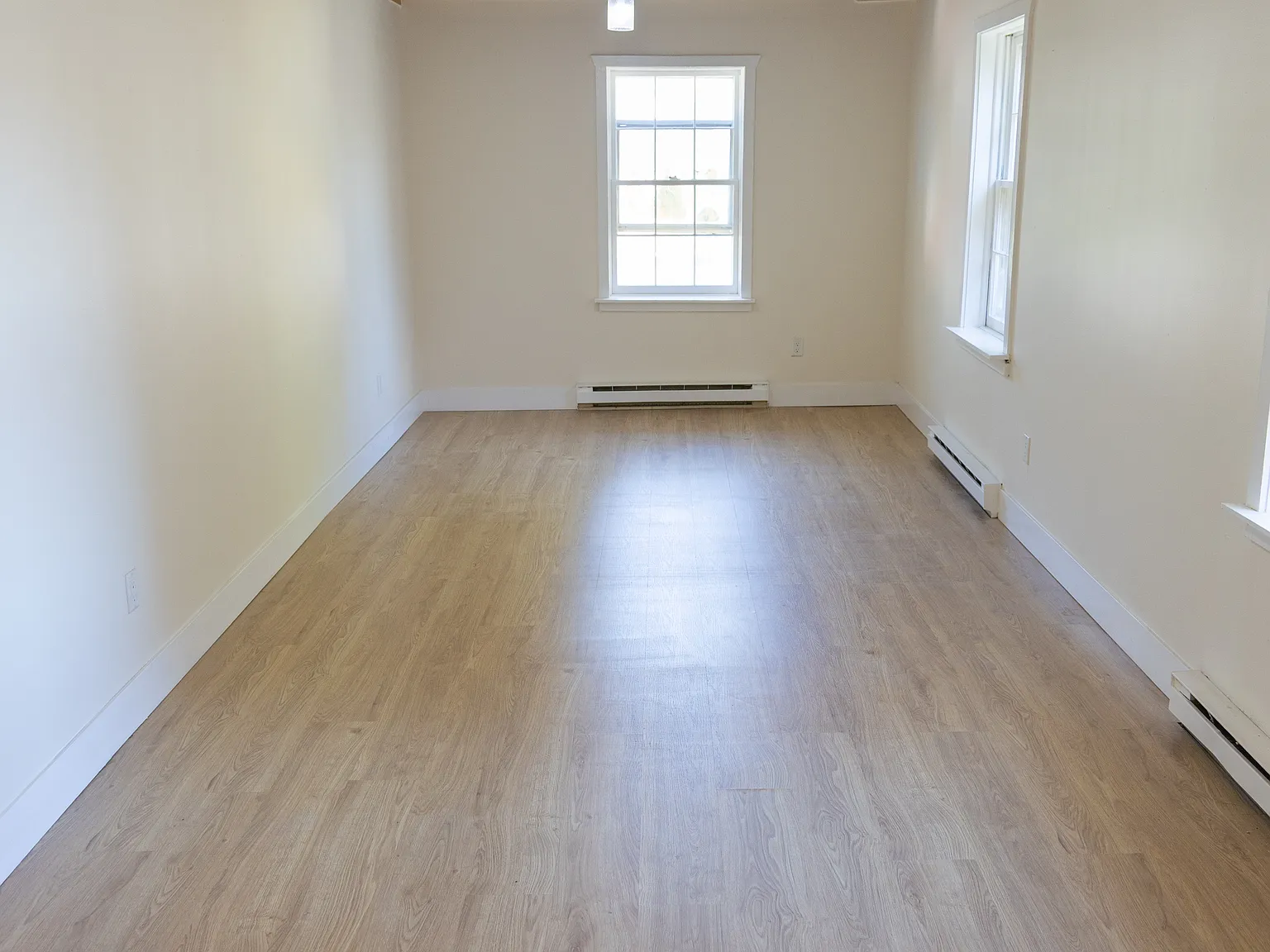 1 bed, 1000 sqft, $1,350 — Photo 3