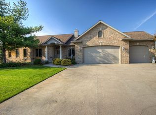 9147 Hummingbird Ln, Grand Ledge, MI 48837