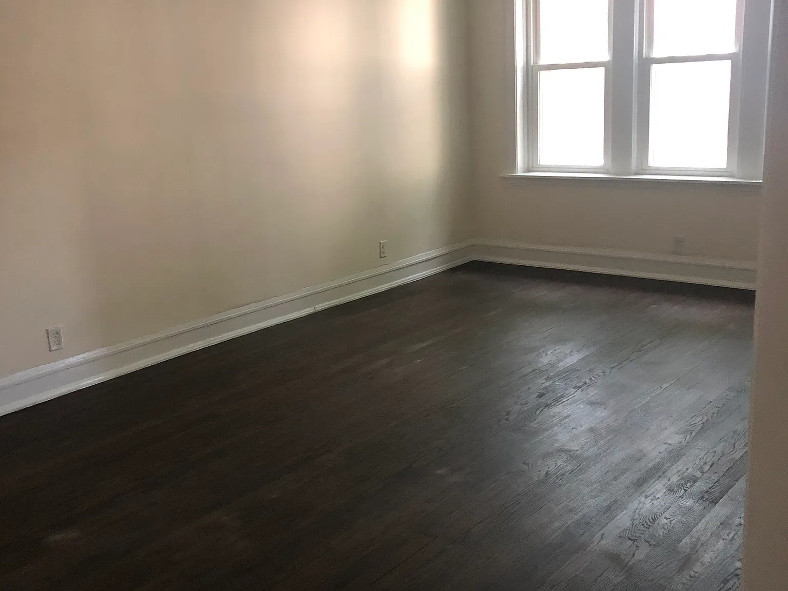 8124 S Ingleside Ave — Photo 2