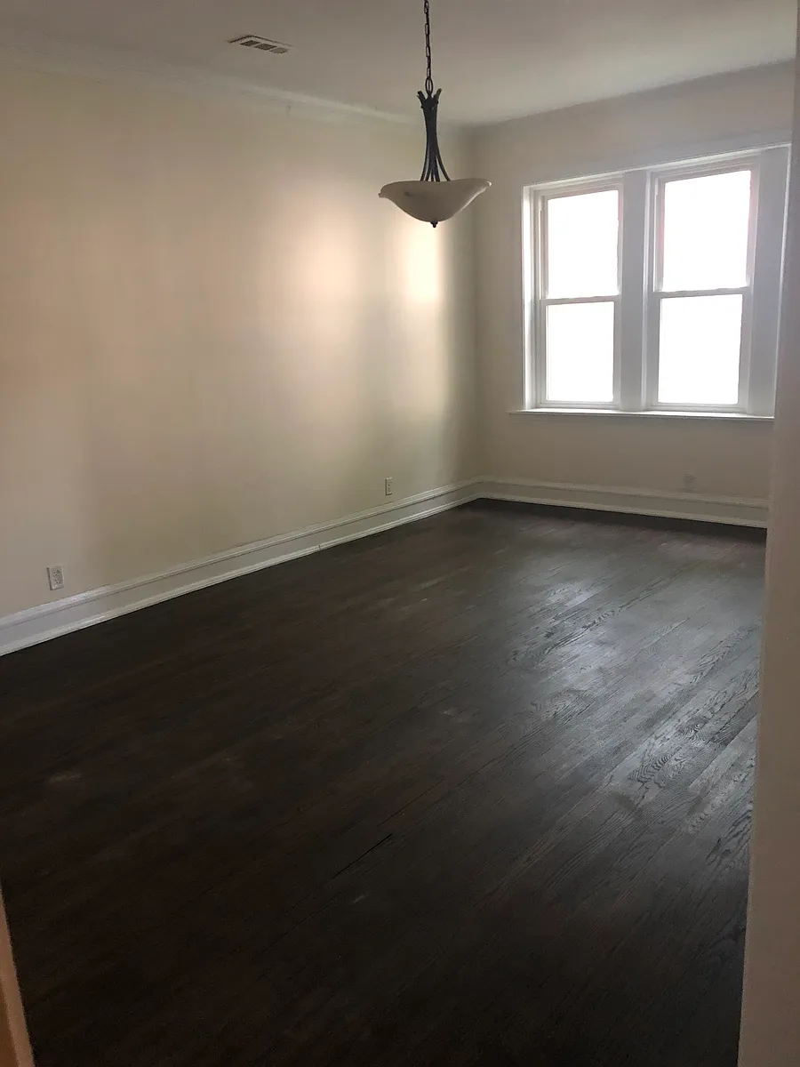 Building Photo - 8124 S Ingleside Ave #1
