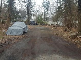 27 Cooper Dr, Nanuet, NY 10954