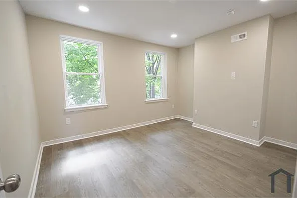 1933 E Albert St — Photo 14