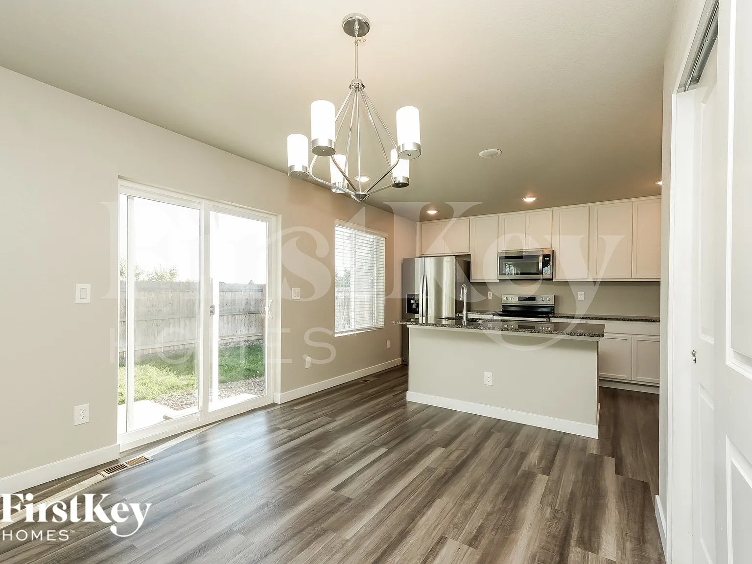 3 bed, 2.5 bath, 1945 sqft, $2,720 — Photo 3