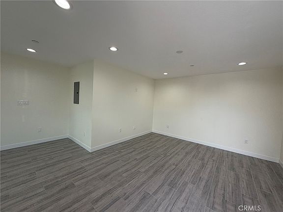3rd image of 321 Elm St