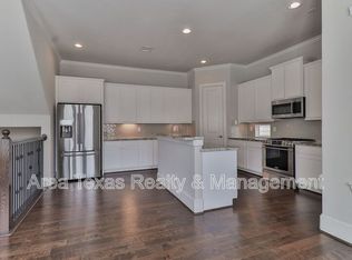 953 W 24th St, Houston, TX 77008