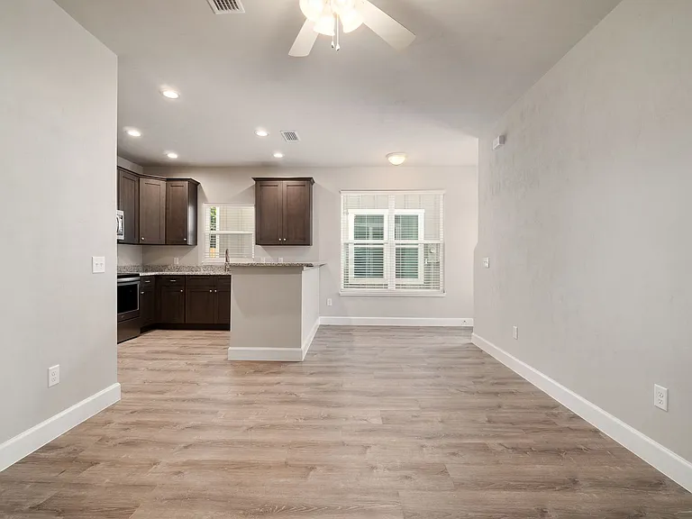 622 NW 3rd Ave #11 — Photo 5