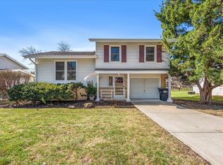 9305 Meadow Dr, Omaha, NE 68114
