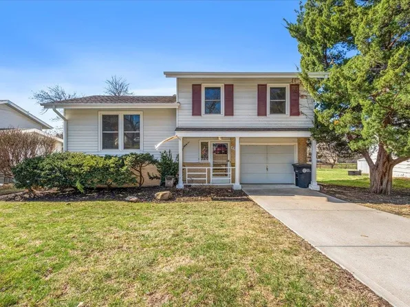 9305 Meadow Dr, Omaha, NE 68114